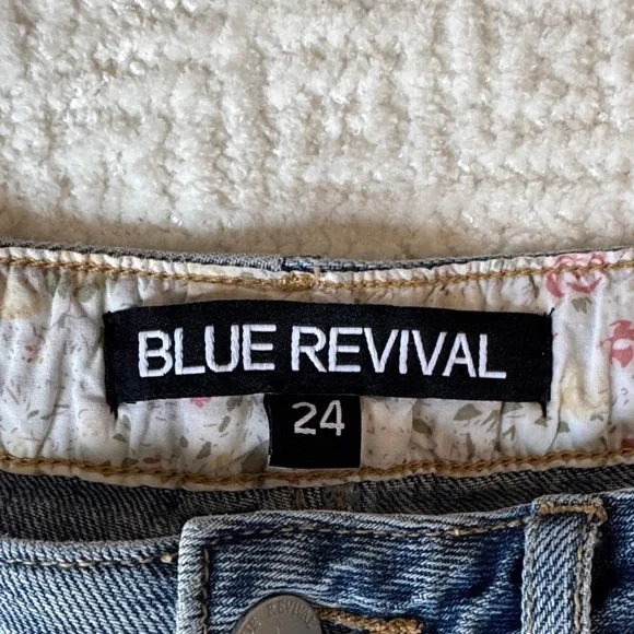 Blue Revival Stylish Distressed Blue Jean Shorts Size 24 - Picture 2 of 9